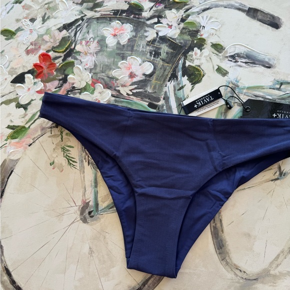 LAST PRICE🍒🤍TAVIK reversible swimming bottom 💐 - Picture 2 of 7